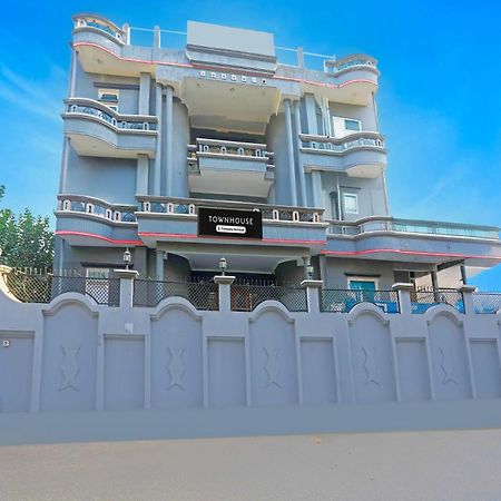 Super Townhouse Vijay Khand Gomti Nagar Lucknow Exterior foto