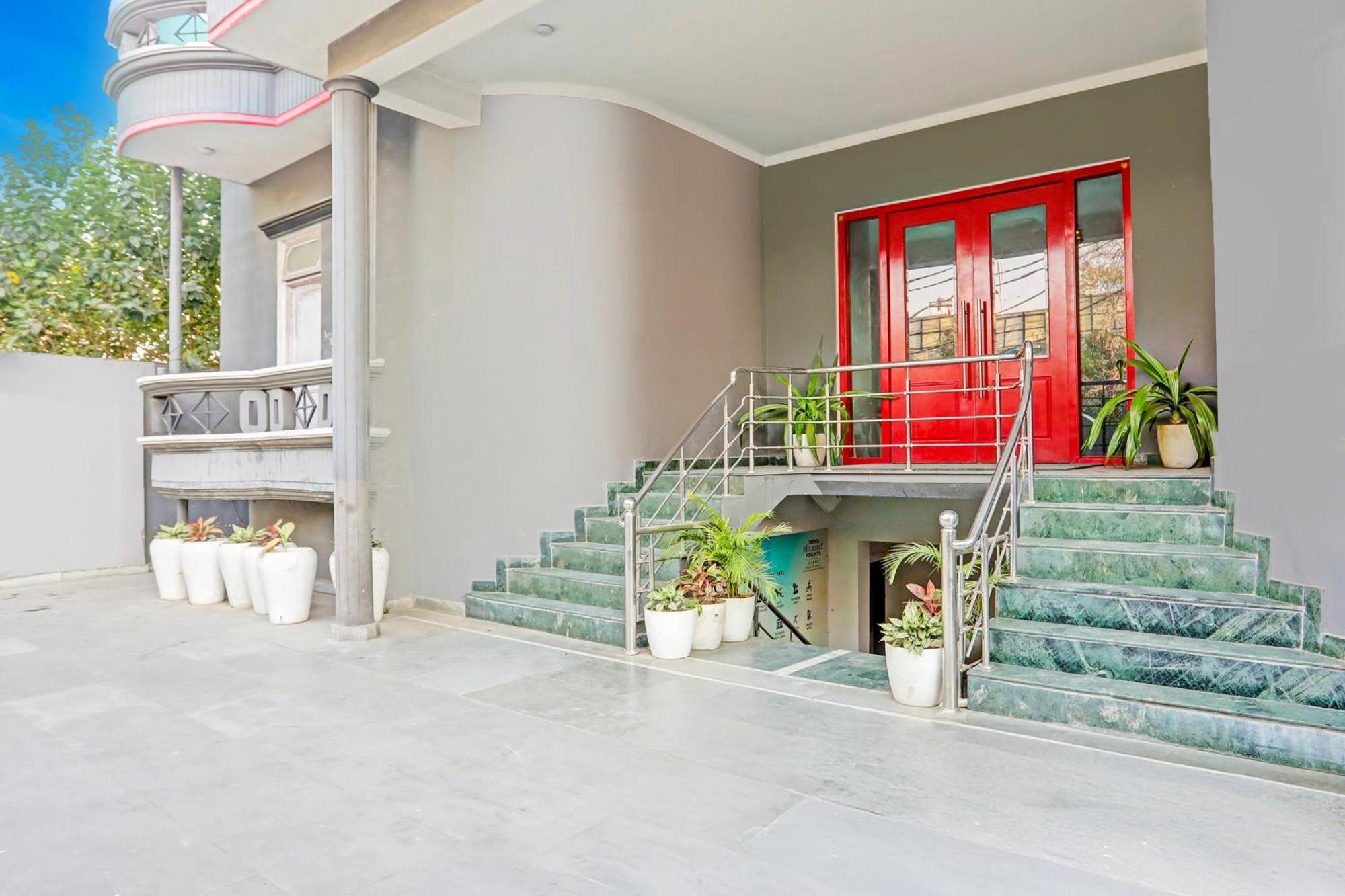 Super Townhouse Vijay Khand Gomti Nagar Lucknow Exterior foto
